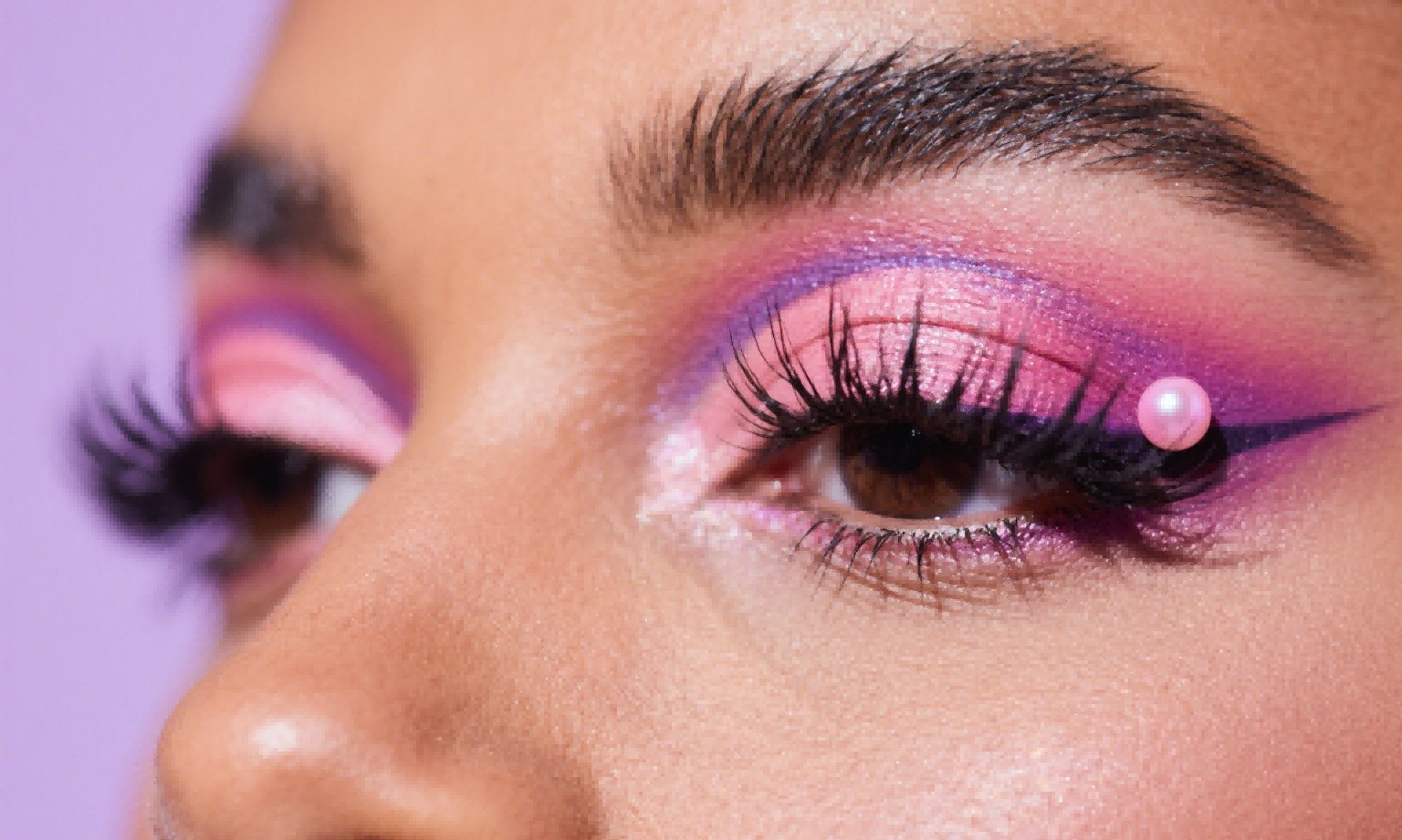 False Eyelashes for Tattoo Artists: Non-Intrusive Styles for Precision Work